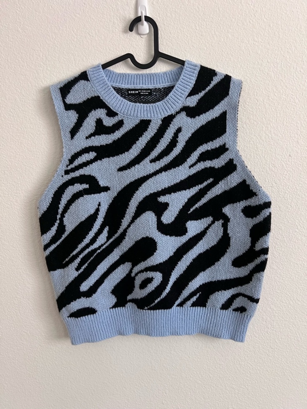 SHEIN Light Blue and Black Zebra Knit Crewneck Sweater Vest
